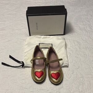 Girl Size 8 (26) Gucci Gold and Red Shoes